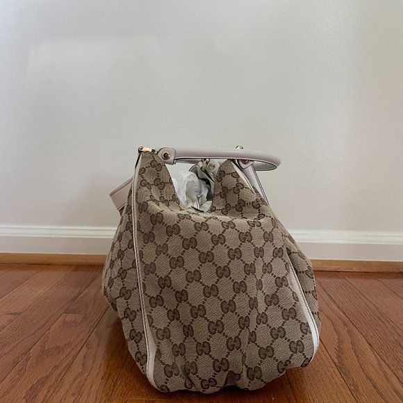 Gucci medium size handbag. Rarity, prestige and status symbol is the Gucci brand - Picture 3 of 8